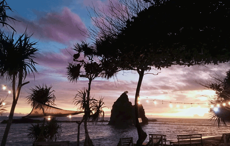 Pantai Tanjung Layar