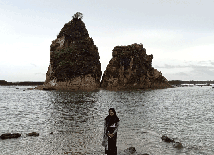 Pantai Tanjung Layar