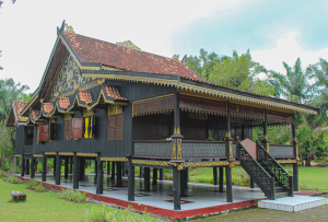 Rumah Adat Jambi Kajang Lako