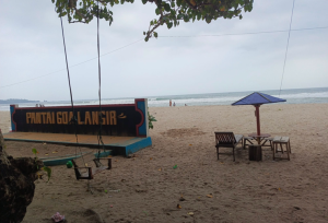 Pantai Gua Langir